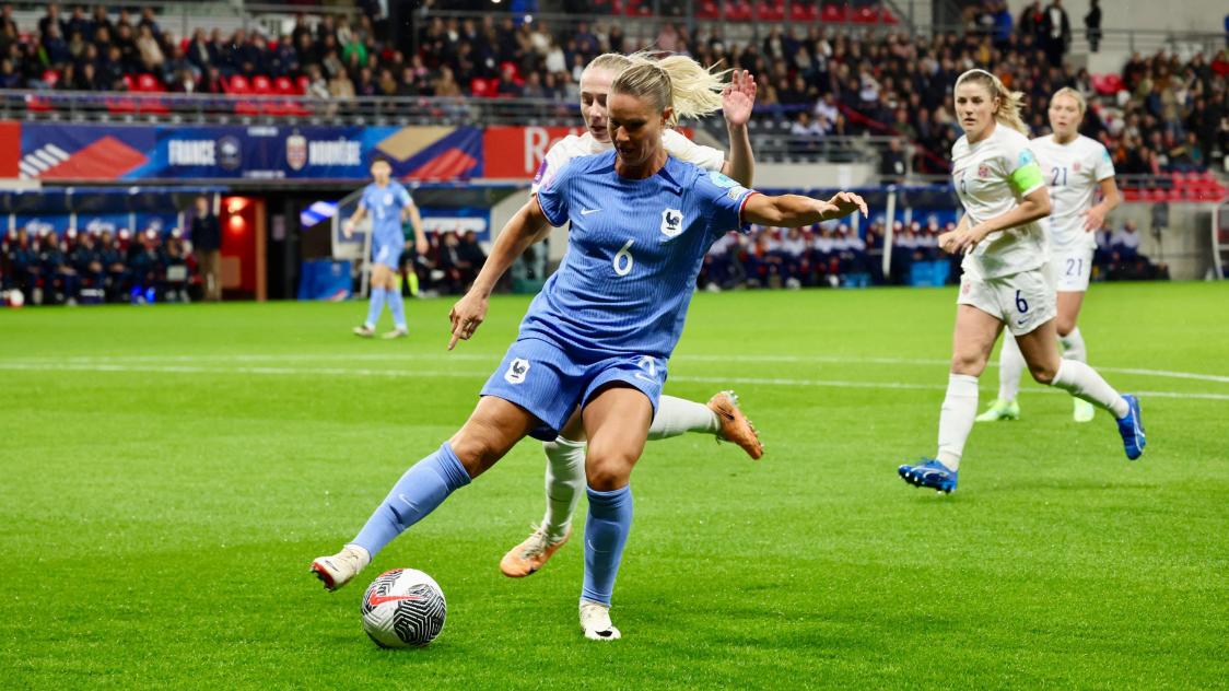 Football Ligue des nations feminine. Les Bleues tenues en echec a Reims